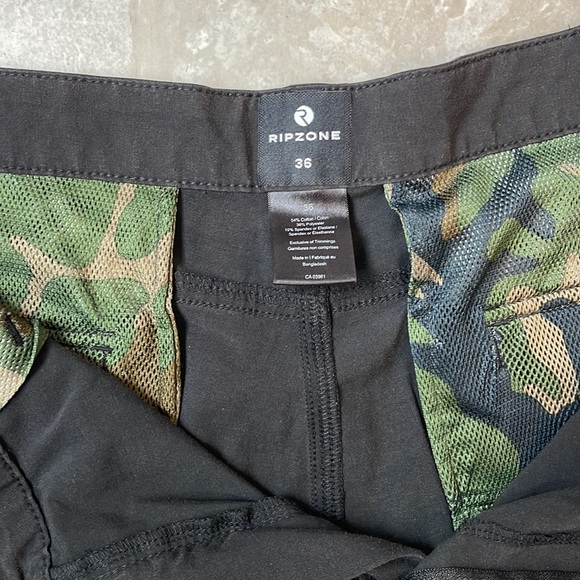 Men’s Ripzone athletic style shorts - Picture 2 of 5